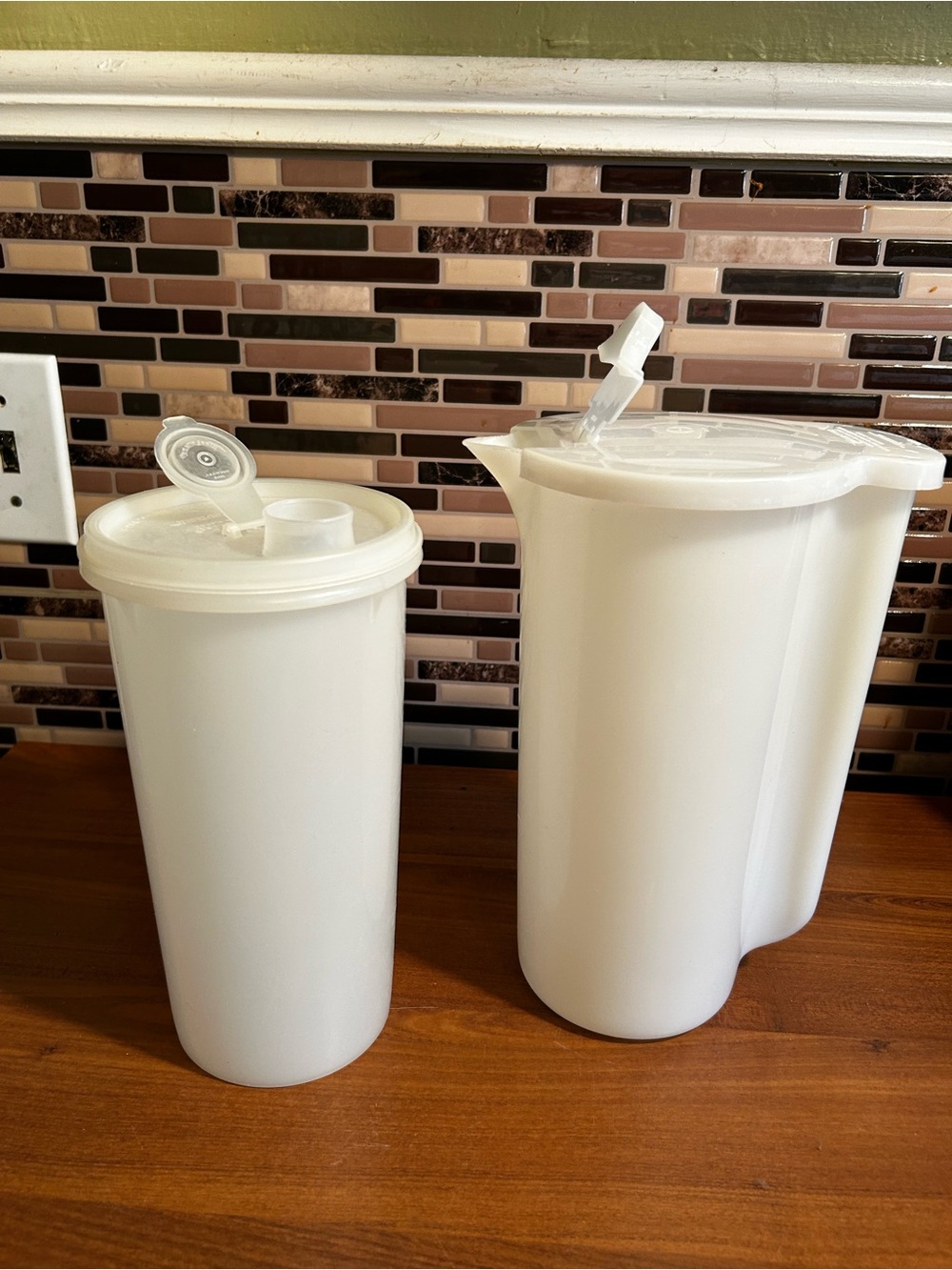 Vintage Tupperware White Plastic Pitcher Set - Durable Kitchen Drinkware